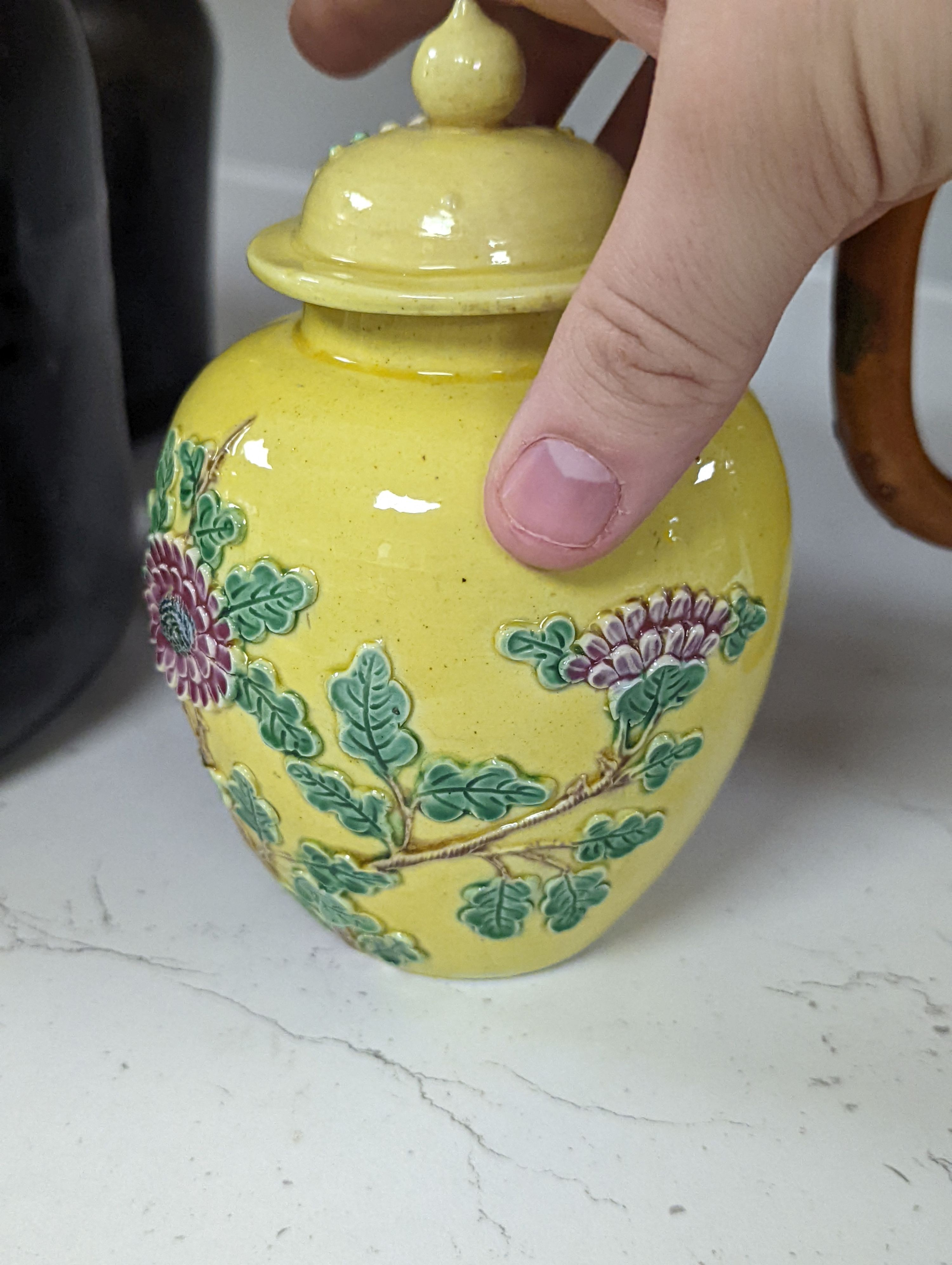 A Chinese enamelled yellow-ground jar and cover, a pottery teapot and cover and a flambe vase, latter 13cm